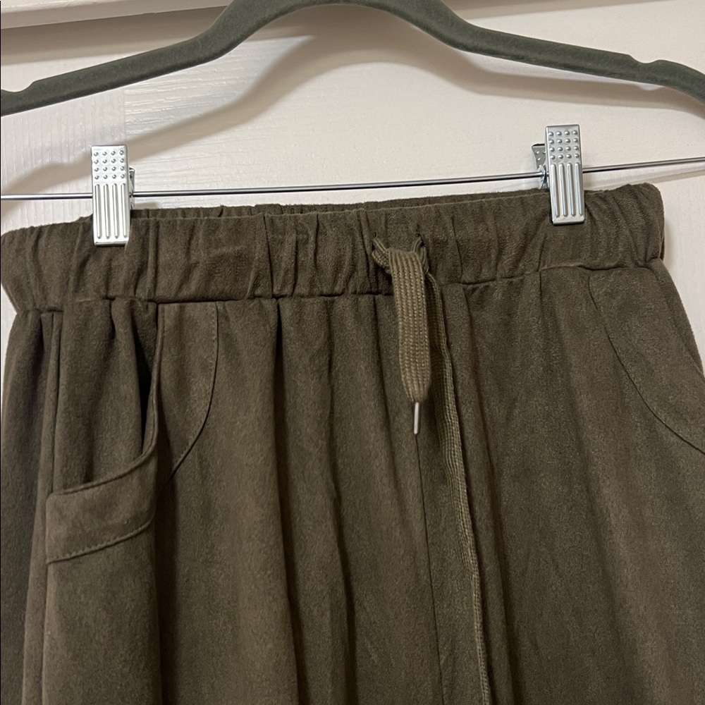 Olive Green Maxi Skirt with Lace Panels - Med - Picture 4 of 5
